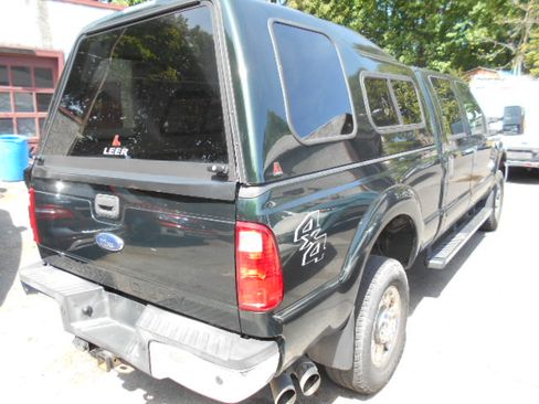 Used 2015 Ford F250 4x4 Crew Cab Super Duty image 3