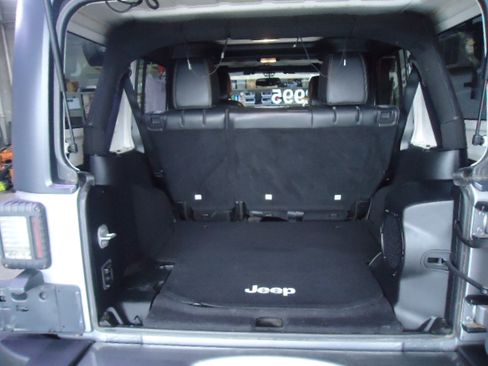 Used 2013 Jeep Wrangler Freedom Edition image 8