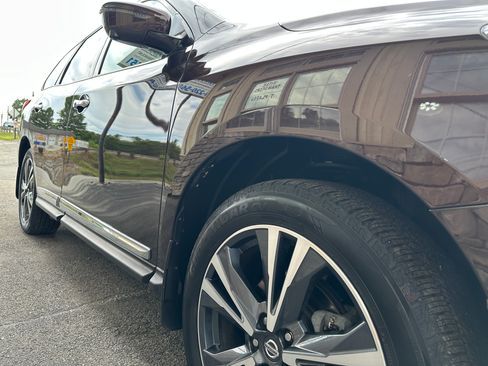 Used 2020 Nissan Pathfinder 4WD Platinum image 10