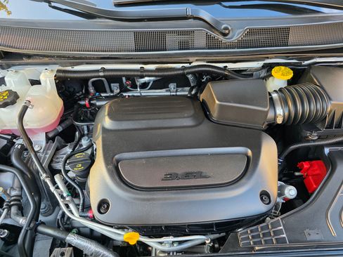 Used 2022 Chrysler Voyager LX image 10