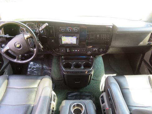 Used 2020 Chevrolet Express 2500 LT Passenger RWD image 27