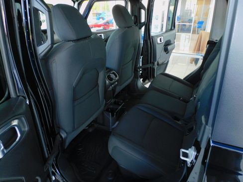 Used 2021 Jeep Gladiator Willys AWD/4WD image 22