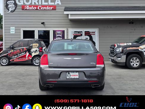 Used 2016 Chrysler 300 C AWD image 6