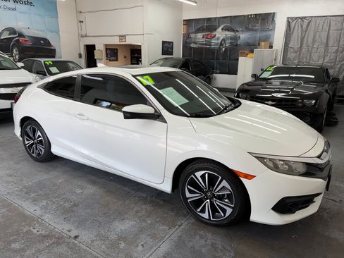 Used 2017 Honda Civic EX-T Coupe image 8