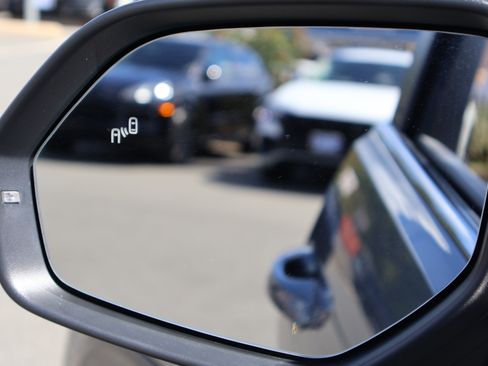 Used 2022 Volkswagen Atlas Cross Sport SE image 32