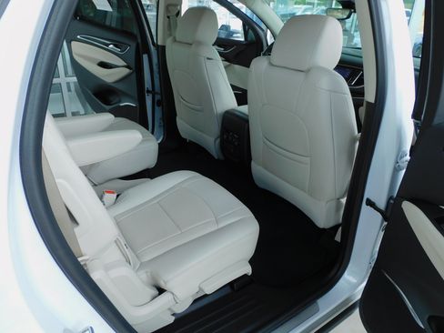 Used 2024 Buick Enclave FWD Essence image 21