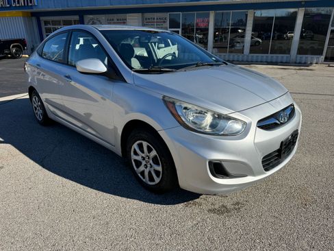Used 2012 Hyundai Accent GLS image 6