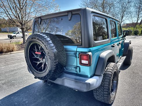 Used 2019 Jeep Wrangler Sport image 4