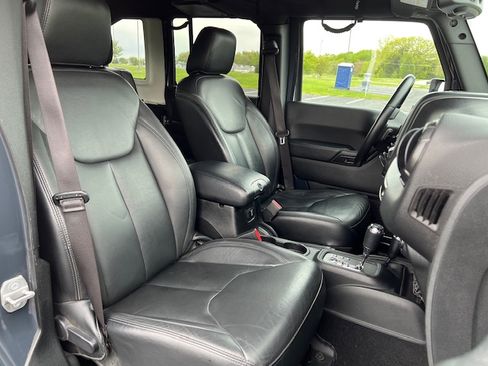 Used 2017 Jeep Wrangler 4WD Unlimited Sahara image 15