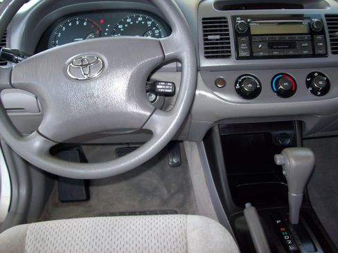 Used 2003 Toyota Camry LE Sedan FWD image 10