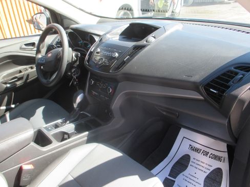 Used 2019 Ford Escape S image 3