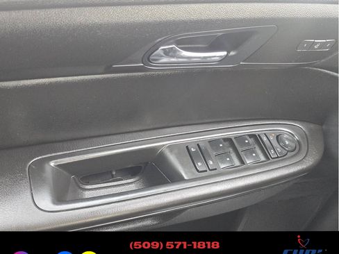 Used 2016 Chevrolet Traverse LT image 16