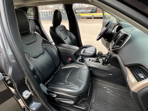 Used 2016 Jeep Cherokee High Altitude image 18