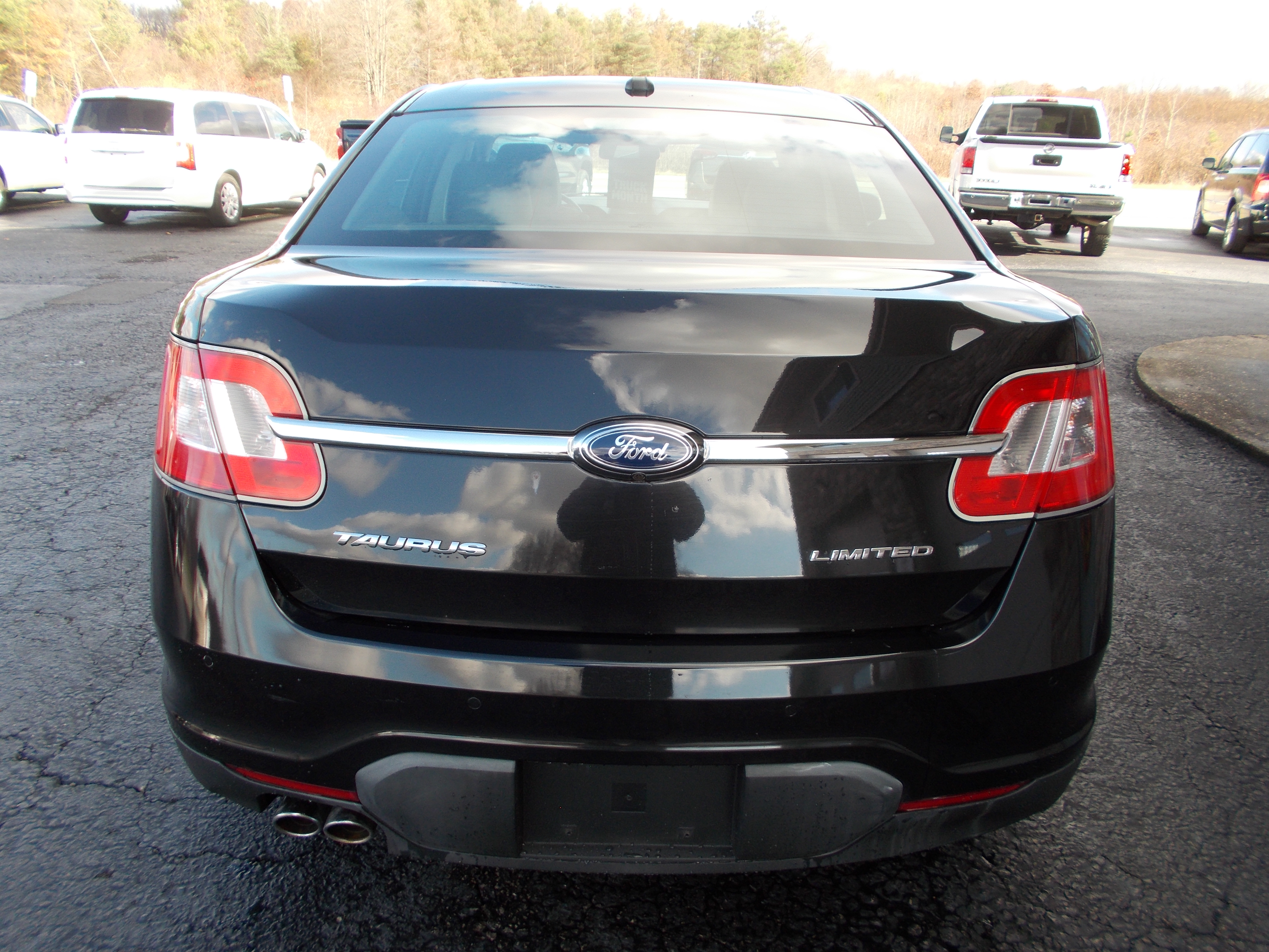 Used 2011 Ford Taurus Limited FWD image 6