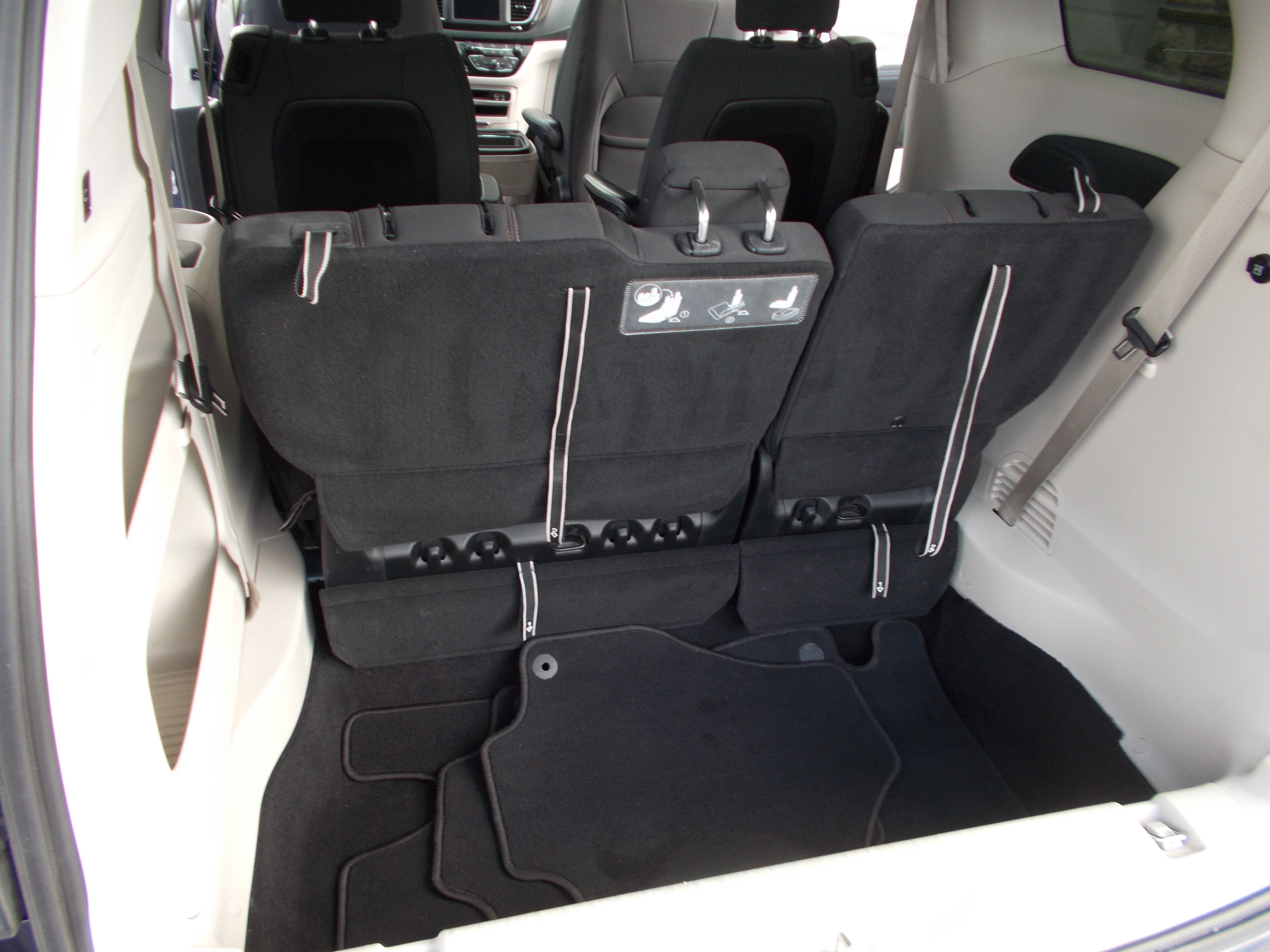 Used 2018 Chrysler Pacifica Touring Plus FWD image 16