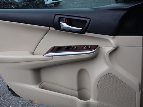 Used 2012 Toyota Camry XLE image 19