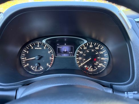 Used 2019 Nissan Pathfinder FWD image 16