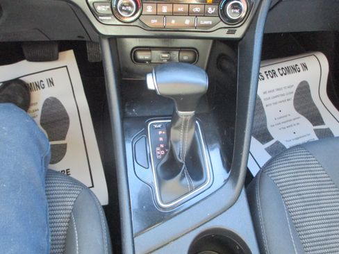 Used 2022 Kia Niro LXS image 7