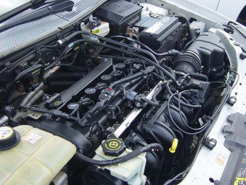 Used 2007 Ford Focus ZX3 Hatchback FWD image 9
