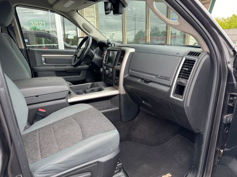 Used 2017 RAM 1500 4x4 Crew Cab Big Horn image 12