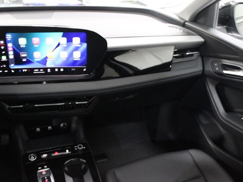 Used 2025 Audi Q6 e-tron Premium image 36