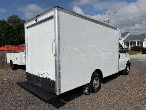 Used 2019 Chevrolet Express 3500 UNAVAIL RWD image 5