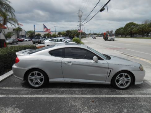 Used 2006 Hyundai Tiburon GT FWD image 5