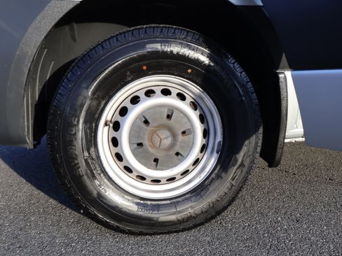 Used 2019 Mercedes-Benz Sprinter 2500 image 28