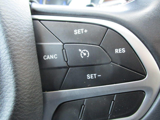 Used 2018 Chrysler Pacifica Touring-L FWD image 36