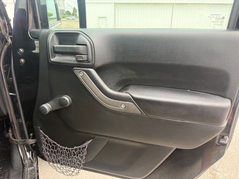 Used 2017 Jeep Wrangler Sport AWD/4WD image 70