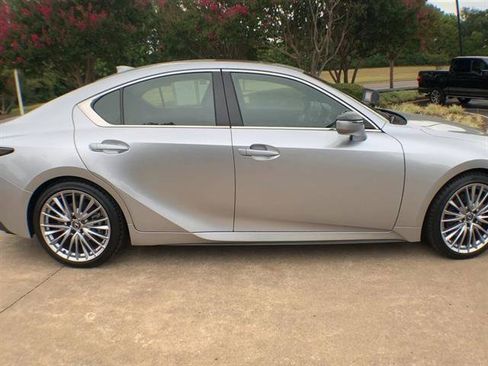 Used 2025 Lexus IS 300 image 9