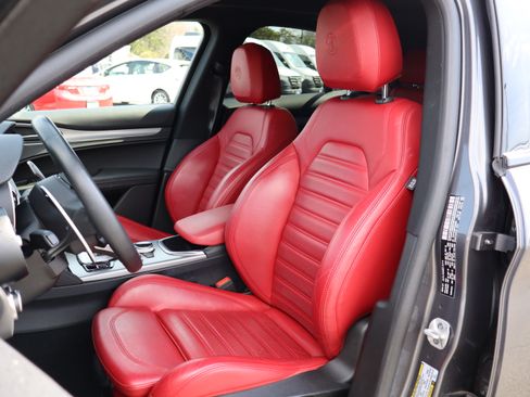 Used 2023 Alfa Romeo Stelvio Veloce image 14