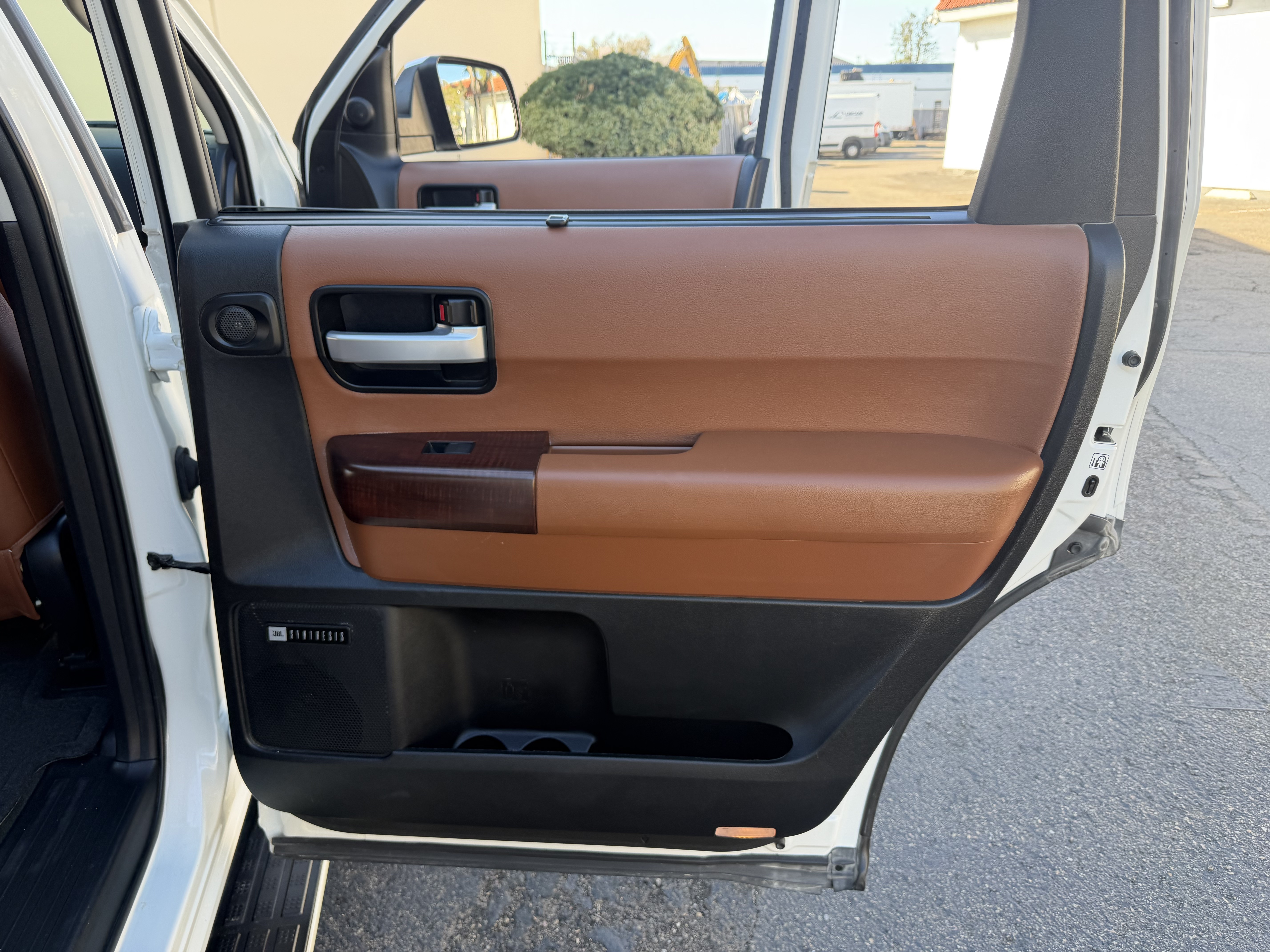 Used 2014 Toyota Sequoia 4WD Platinum image 26
