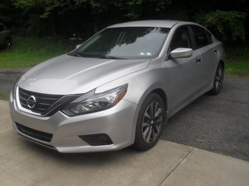 Used 2017 Nissan Altima 2.5 SV Sedan FWD image 1
