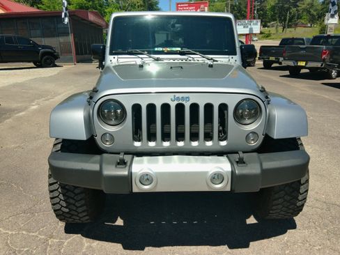 Used 2015 Jeep Wrangler 4WD Unlimited Sahara image 8