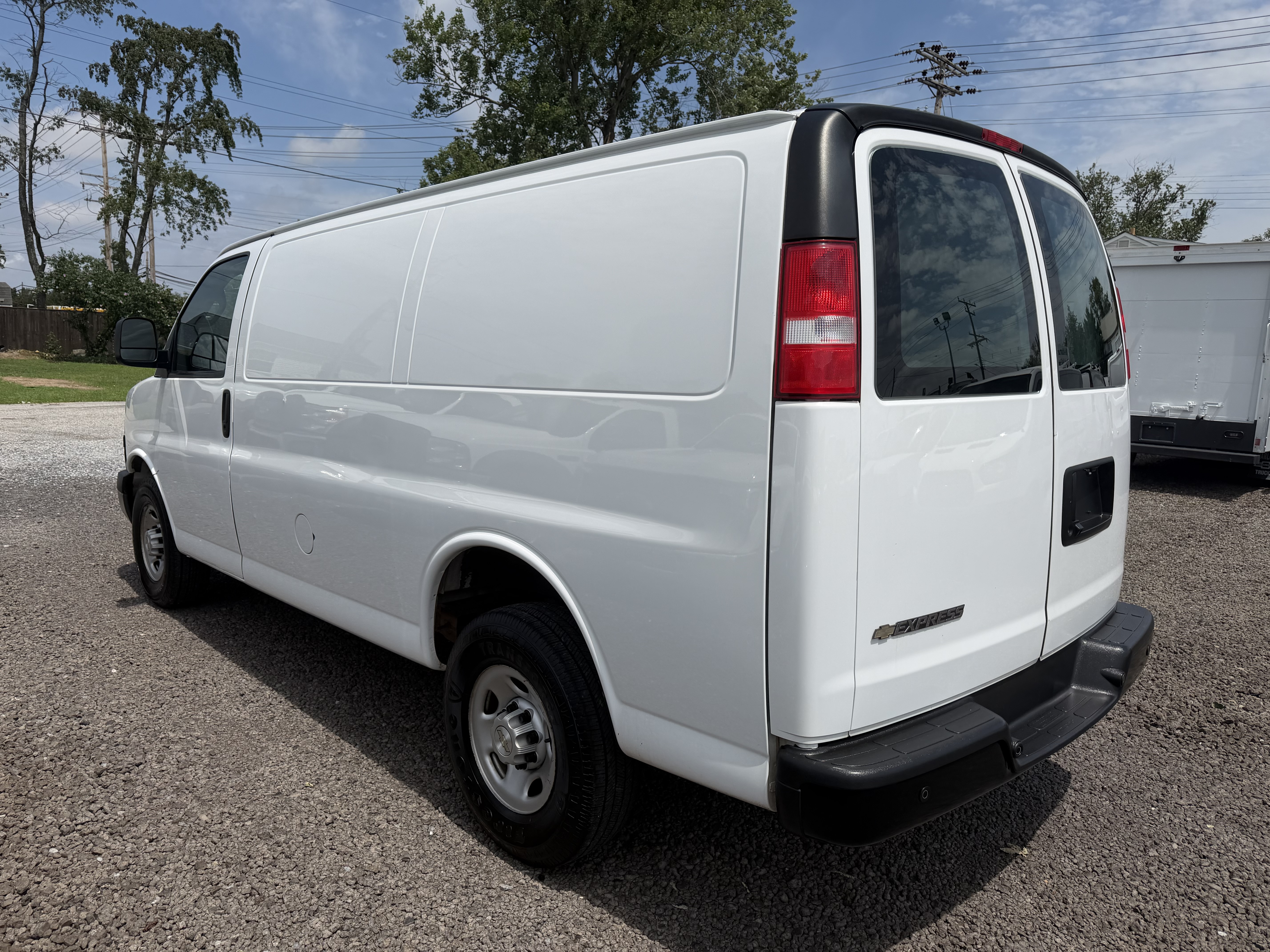 Used 2023 Chevrolet Express 2500 UNAVAIL RWD image 3