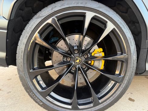 Used 2020 Lamborghini Urus image 40