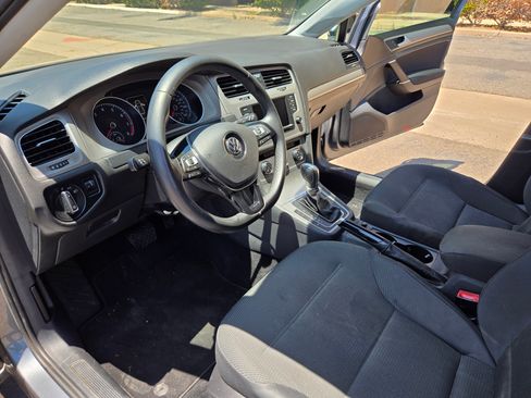 Used 2016 Volkswagen Golf image 13