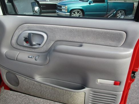 Used 1998 GMC Sierra 1500 SLE image 23