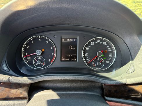 Used 2014 Volkswagen Passat 1.8T SEL Premium image 12