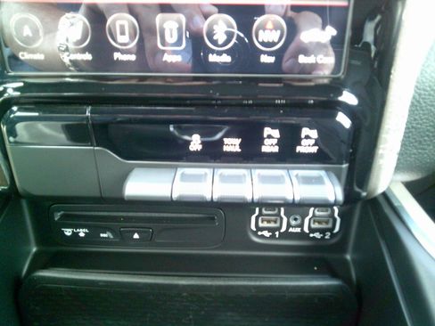 Used 2019 RAM 1500 Laramie AWD/4WD image 19