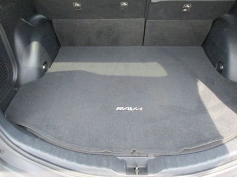 Used 2014 Toyota RAV4 AWD LE image 58