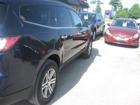 Used 2016 Chevrolet Traverse LT FWD image 4
