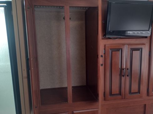 Used 2011 Ford E-450 and Econoline 450 image 54