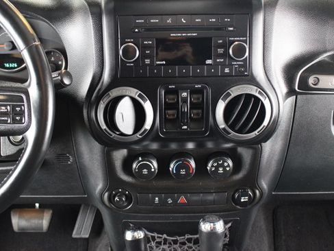 Used 2014 Jeep Wrangler Unlimited Sport image 5
