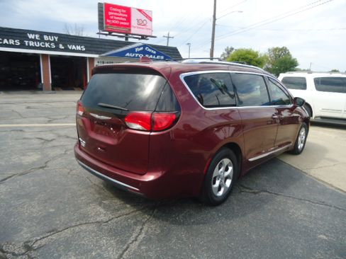 Used 2017 Chrysler Pacifica Touring-L Plus FWD image 8