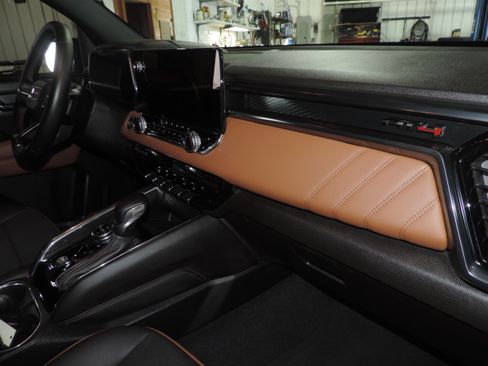 Used 2024 GMC Canyon AT4 image 26