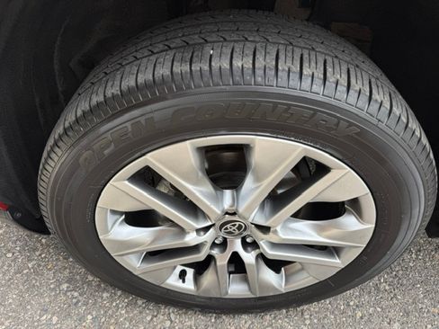 Used 2022 Toyota RAV4 AWD XLE Premium image 23