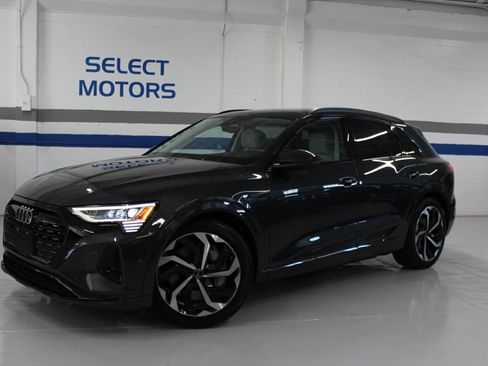 Used 2024 Audi Q8 e-tron Premium Plus AWD/4WD image 2