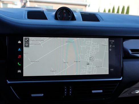 Used 2022 Porsche Cayenne image 24